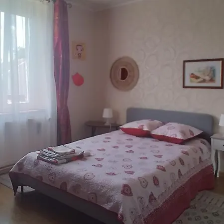 Maison De Famille Avec Piscine Ferienhaus Champlat-et-Boujacourt